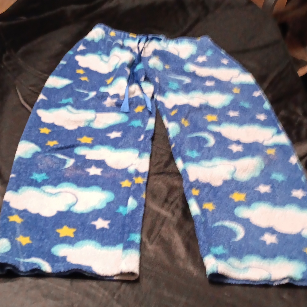 Dream printed, long fluffy lounge pants with tie.